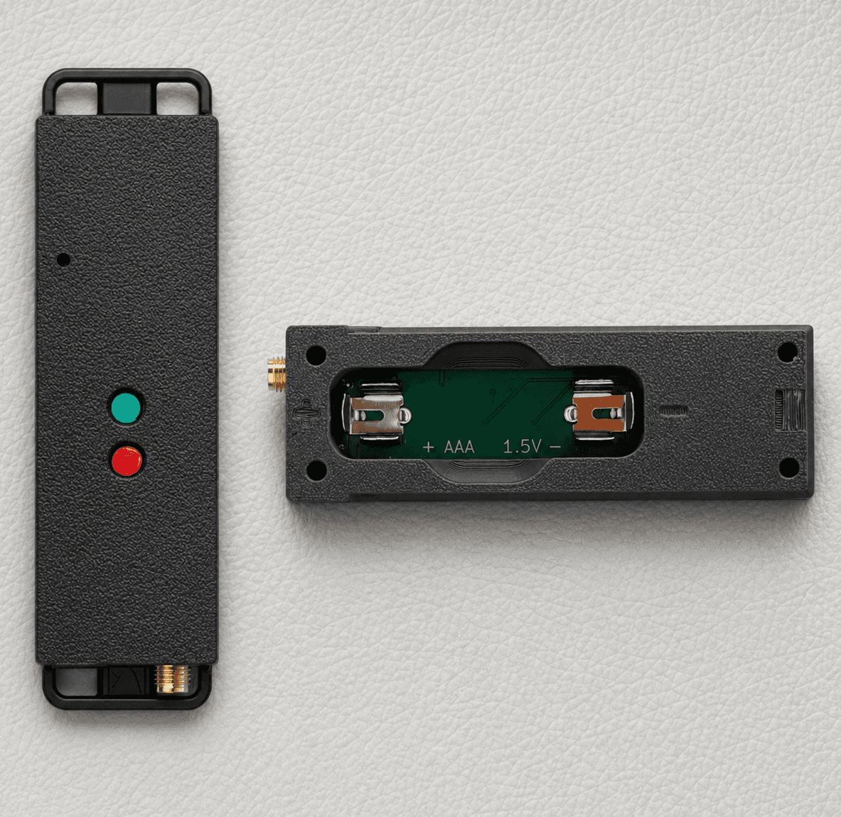 Sensor de pH Zigbee mostrado desde la parte frontal y lateral